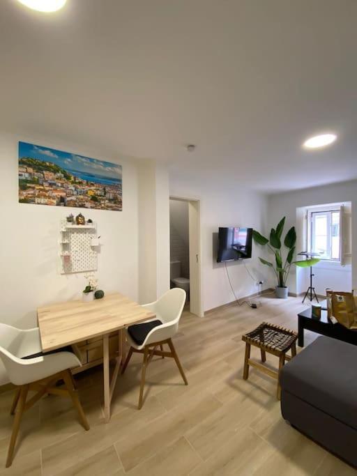 Artistic Digital Getaway - Patio & Great Location! Apartment Lisboa Екстериор снимка