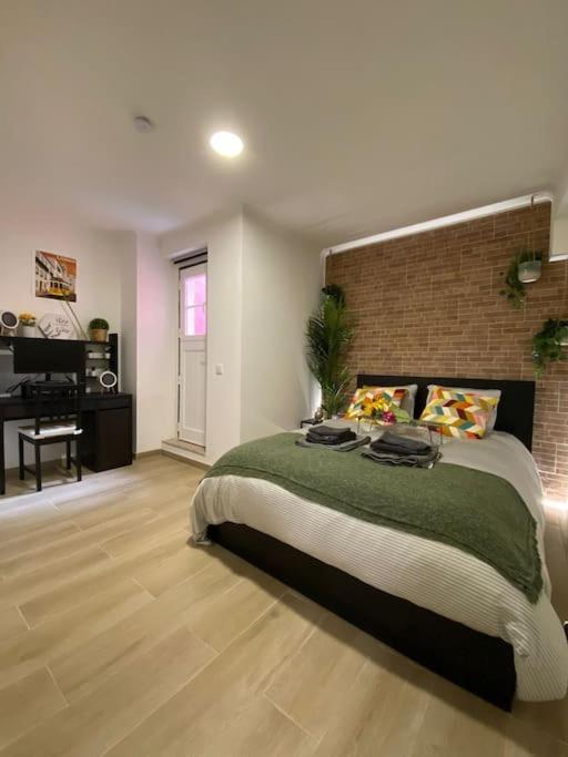 Artistic Digital Getaway - Patio & Great Location! Apartment Lisboa Екстериор снимка
